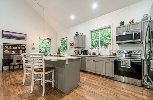 Sautee Nacoochee Cabin | Luxurious Cabin with Spacious Interior in Sautee Nacoochee, Georgia