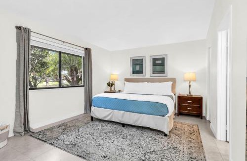 Palm Beach Gardens Apartment | Luxurious Golf Retreat Villa in PGA National!