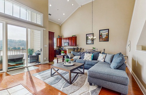Andersonville Condo | Luxurious Lakeside Retreat with Stunning Views & Resort-Style Amenities