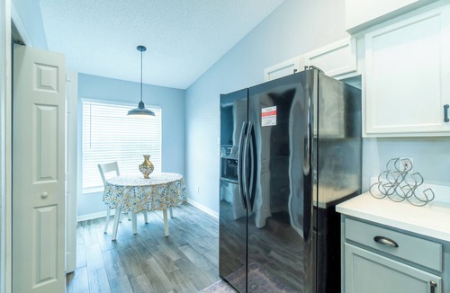 Sabal Harbour House | Luxurious Lakeview Retreat - 4BD/2BA - Sleeps 9!