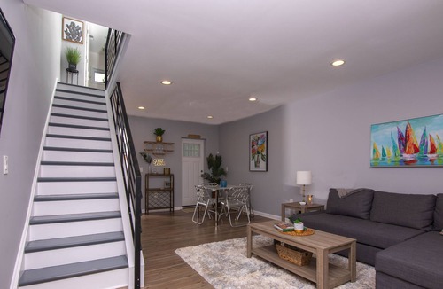 Olde Richmond House | Luxurious modern 2 bedroom home with stunning bath!