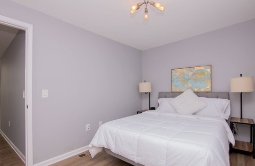 Olde Richmond House | Luxurious modern 2 bedroom home with stunning bath!