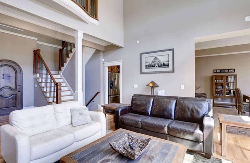 Foxfire Estates Cabin | Luxurious Mountain Villa w/Hot Tub & Game Room