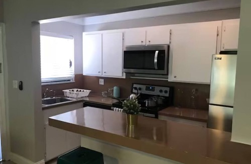 Coral Ridge Apartment | Luxurious & Spacious 2BD APT Walk to the Beach