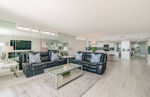 Madeira Beach Condo | Luxurious spacious Beachfront 2BR Condo with heated Pool and Spa Seaview #105