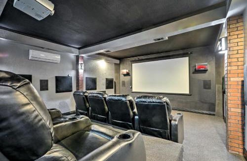 Lake Magdalene Villa | Luxurious Villa with Heated Pool, Theatre, Gym !