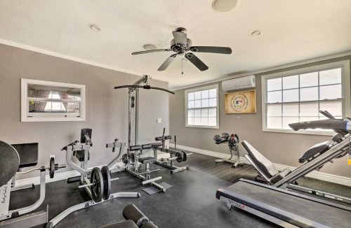 Lake Magdalene Villa | Luxurious Villa with Heated Pool, Theatre, Gym !