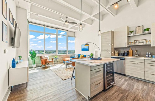 Peachtree Center Apartment | Luxury 1-Bedroom Condo in the Altitude Building Downtown Atlanta