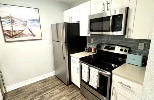 North Redington Beach Condo | Luxury 1/1 Condo Fully Upgraded Rite Near Beach Access