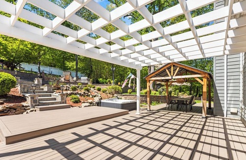 Stony Point House | Luxury 10BR w/Pool, Hot Tub & Pizza Oven