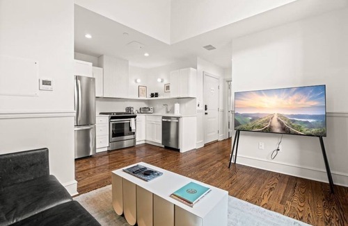 Center City Apartment | Luxury 1BD Rittenhouse Sq. | Hosted By Stay Rafa