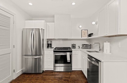 Center City Apartment | Luxury 1BD Rittenhouse Sq. | Hosted By Stay Rafa