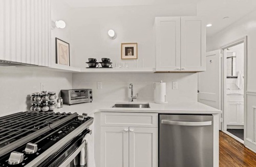 Center City Apartment | Luxury 1BD Rittenhouse Sq. | Hosted By Stay Rafa