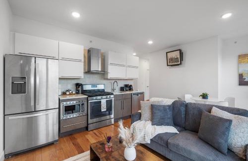 Olde Kensington Apartment | Luxury 1BR Loft - Skyline Views Pool Access