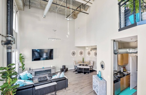 Home Park House | Luxury 2-Bd in the Heart of Atlantic Station/Dining, Shopping & Entertainment