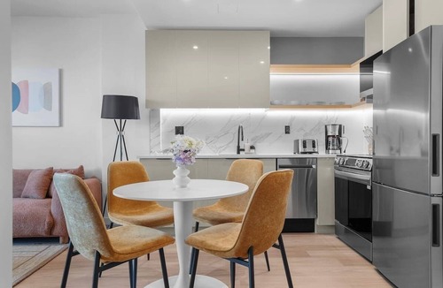 Greenpoint Apartment | Luxury 2 bedroom-2 bath with private roof deck.