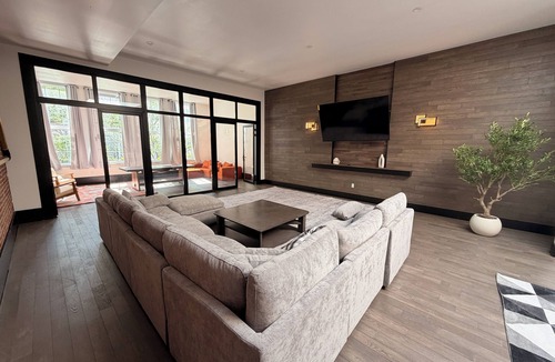Downtown Baltimore Apartment | Luxury 2 bedroom penthouse in Mount Vernon, Baltimore MD