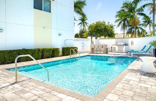 Boca Raton Apartment | Luxury - 2BR 2BA - Balcony - Right Across From the Beach