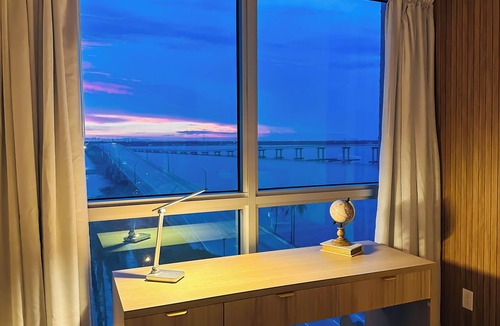 Woodford Park Apartment | Luxury 2BR/2BA Downtown/Water and City views/Pool/Walk to restaurants
