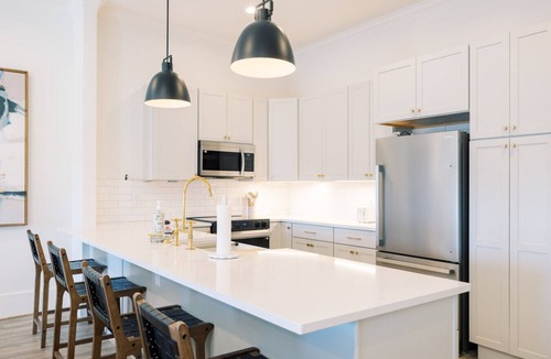 Jacksonville Apartment | Luxury 2BR Loft | Mountain Views | On the Square