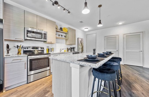 Downtown Decatur Apartment | Luxury 2BR Near Decatur Square | Pool & Rooftop Access