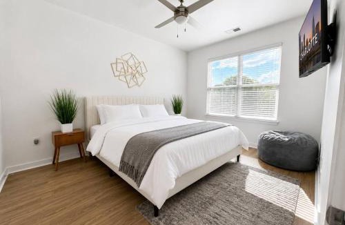 Cherry Apartment | Luxury 2BR Near Uptown Pool, Gym, BBQ