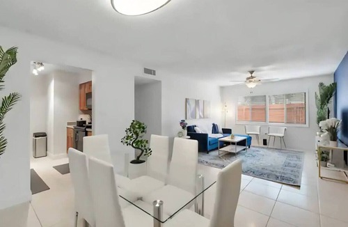 SoHo Apartment | Luxury 2BR Oasis Steps From Bayshore - Resort Style Pool, Gym and Free Parking