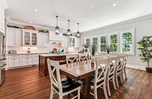 Folly Field House | Luxury 2nd Row Home, Chefs Kitchen, Pool, Free Golf, Great for Entertaining