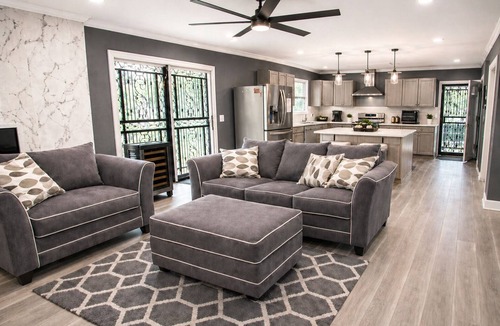 Seven Oaks House | Luxury 3BR/3BA Home Near Prisma & LMC