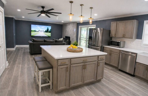 Seven Oaks House | Luxury 3BR/3BA Home Near Prisma & LMC