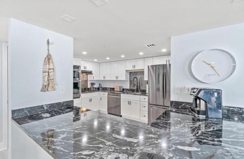 Arcadian Shores House | Luxury 3BR Suite! LED Fireplace & Premiere Kitchen! North Hampton 1606
