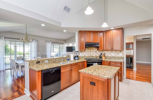 St. Augustine Condo | Luxury-4/4 w/BBQ-pool-hot tub - close to beaches & historic district