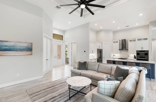 Marco Island House | Luxury 4 Bed 3.5 Bath, Private Heated Pool & Spa, 7 min walk to S Beach, 5 STAR