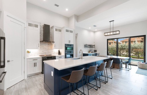Marco Island House | Luxury 4 Bed 3.5 Bath, Private Heated Pool & Spa, 7 min walk to S Beach, 5 STAR