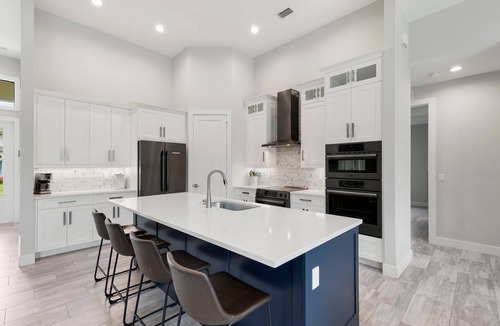 Marco Island House | Luxury 4 Bed 3.5 Bath, Private Heated Pool & Spa, 7 min walk to S Beach, 5 STAR