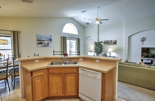 Highgate Park Villa | Luxury 4 Bedroom Florida Holiday Home with Pool & Spa