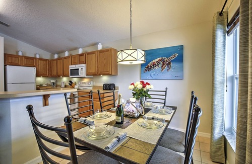 Highgate Park Villa | Luxury 4 Bedroom Florida Holiday Home with Pool & Spa