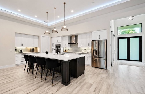 Willoughby Acres House | Luxury 4 bedroom + office, 4 bathroom property with swimming pool and jacuzzi
