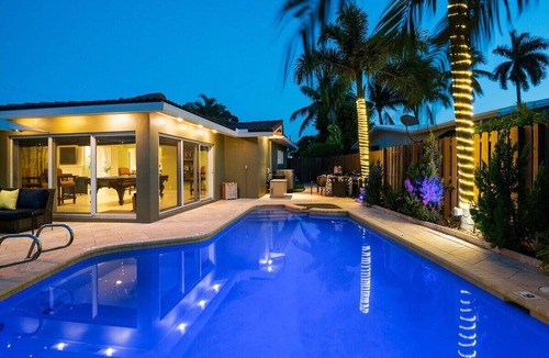 Pompano Isles House | Luxury 4 Bedroom Pool Home Just Steps Away from Private Beach! Billiards~Ping Pong~Near The Action!
