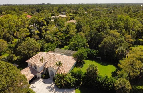 Wellington House | Luxury 4000 sf Home 5 BEDS 4 BATHS 1,3 acres DOG LOVERS WELCOME