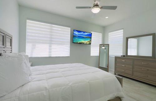 Windwood Bay Villa | Luxury 4Bd Home Near Disney with Pool -1653
