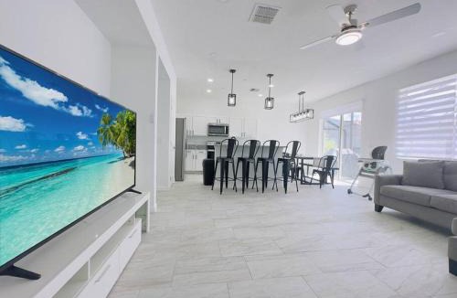 Windwood Bay Villa | Luxury 4Bd Home Near Disney with Pool -1653