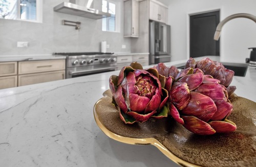 East Side House | Luxury 4BR 4 BA, Chef Kitchen, 10 min to nearby stadium, 5 min to BeltLine