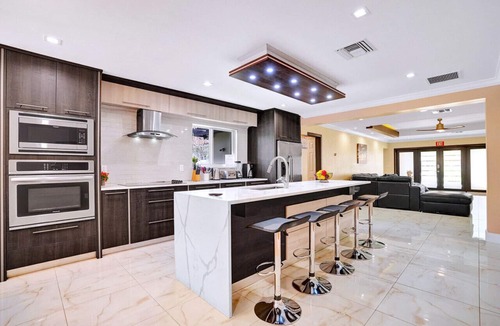 South Lake Villa | Luxury 4BR/4BA Villa Heated Pool Minutes To Beach