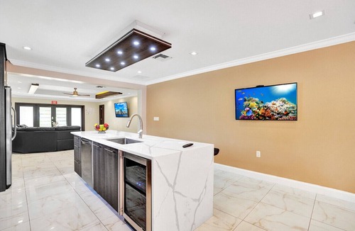 South Lake Villa | Luxury 4BR/4BA Villa Heated Pool Minutes To Beach