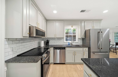 Marietta House | Luxury 4BR Insurance & Relocation Ready, Pets + Fenced Yard in Marietta