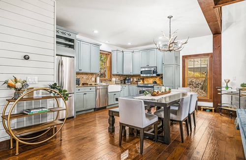 Mountain Air Cabin | Luxury 4BR mountain home with hot tub, shuffleboard, gated community & views.