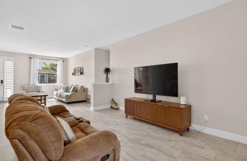 Port Saint Lucie House | Luxury 4BR Retreat with Patio, Grill and Workspace