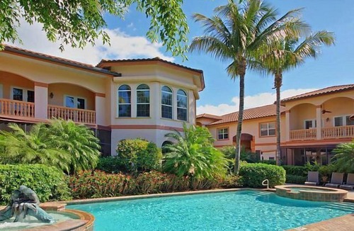 Old Naples Condo | Luxury 4BR Retreat in the Heart of Old Naples – Walk to Beach, 5th Ave & 3rd St