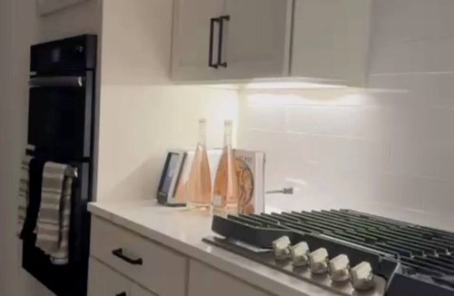 Sandy Springs House | Luxury 4BR Townhome with Elevator, Chefs Kitchen.Near FIBA & MARTA Access